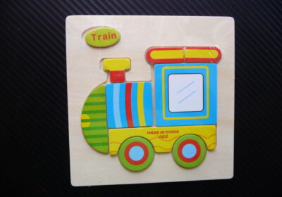 Дървен пъзел влак за най-малките играчка локомотив вагони