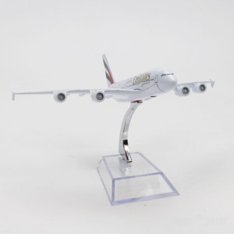 Еърбъс 380 самолет модел макет Airbus Emirates метален пилот
