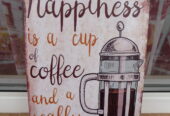 Метална табела Щастието е в чаша кафе и хубава книга идилия