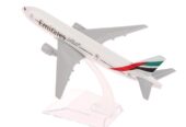 Бойнг 777 самолет модел макет метален лайнер Emirates летище