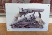 Метална табела разни револвери гравирани патрон уестърн пистолети