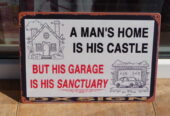 Метална табела За мъжа дома е крепост а гаража е църква светилище