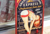 Метална табела влак експрес локомотив еротика блондинка токчета