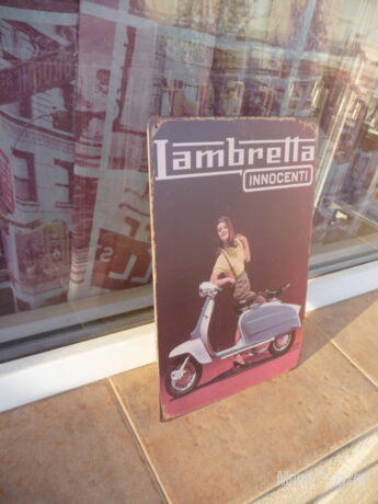 Метална табела мотор скутер мотопед Lambretta за градско стара реклама момиче