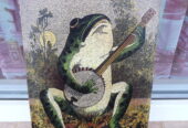 Метална табела музика жаба свири на струнен инструмент китар
